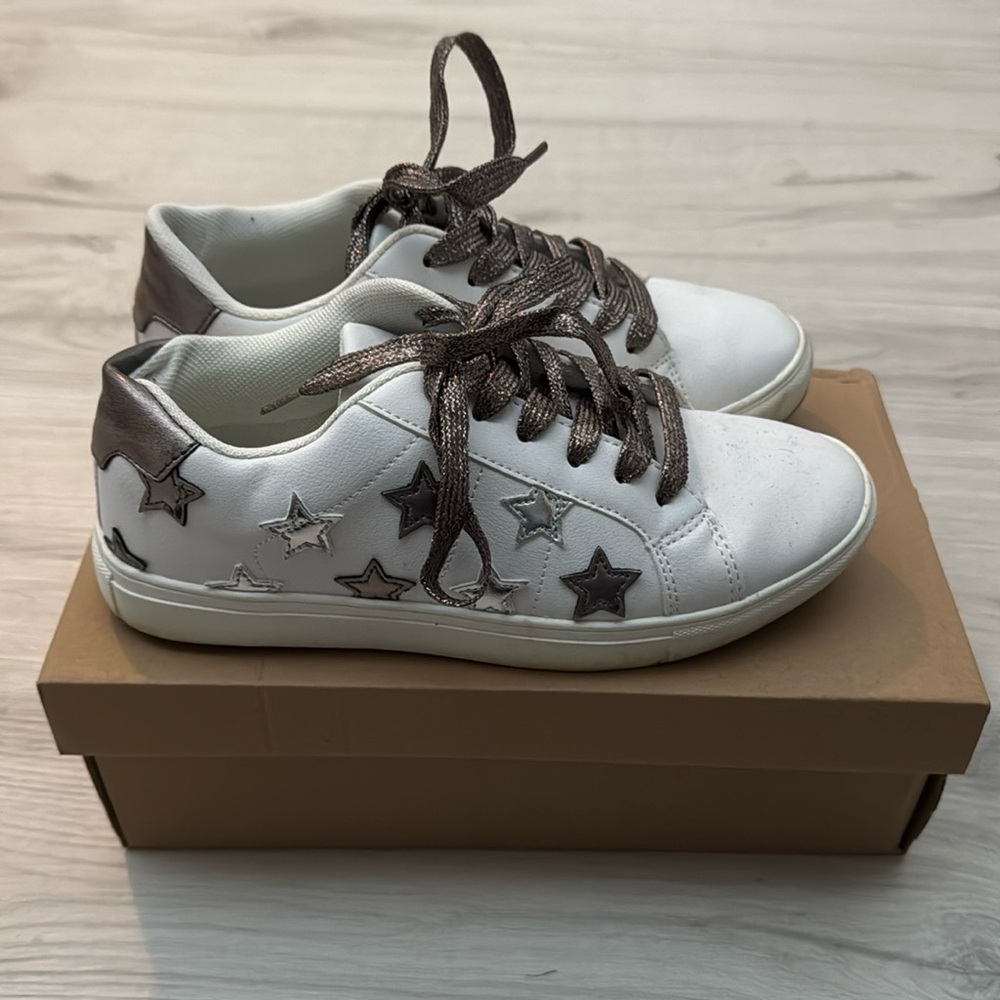 🎉2/$15🎉 PORTLAND by Portland Boot Company Women's Star Court Sneaker